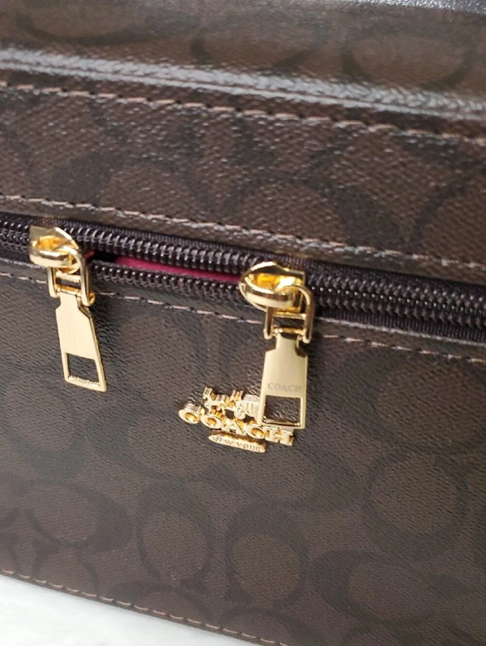 CH💗Brown Coach-Patterned Cosmetic Case with Gold Hardware
